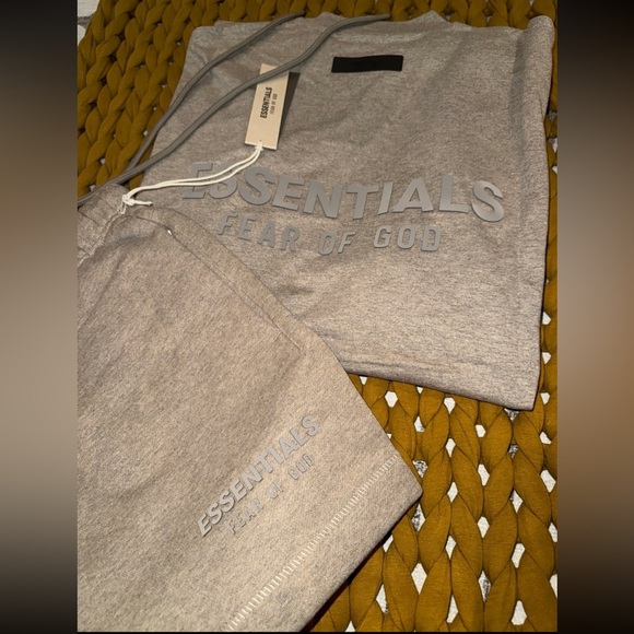 Essentials Fear of God Heather Gray T-Shirt and Shorts Set - Picture 4 of 11